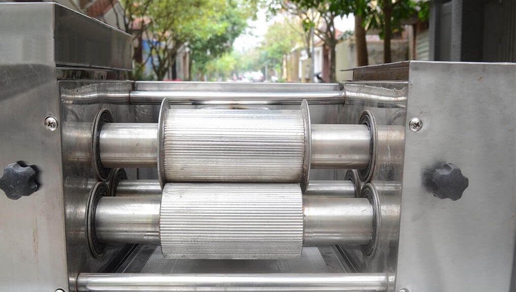 2. xe nước mía quay tay 2 trục inox công nghệ mới 2. xe nước mía quay tay 2 trục inox công nghệ mới